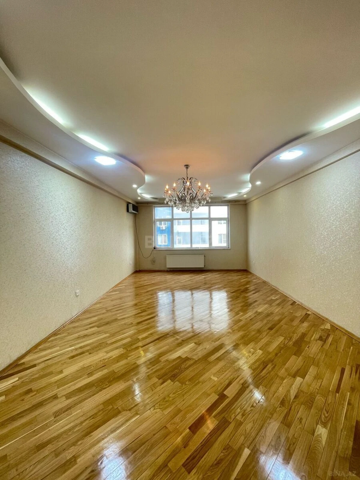 Satılır 3 otaqlı mənzil 140 m²