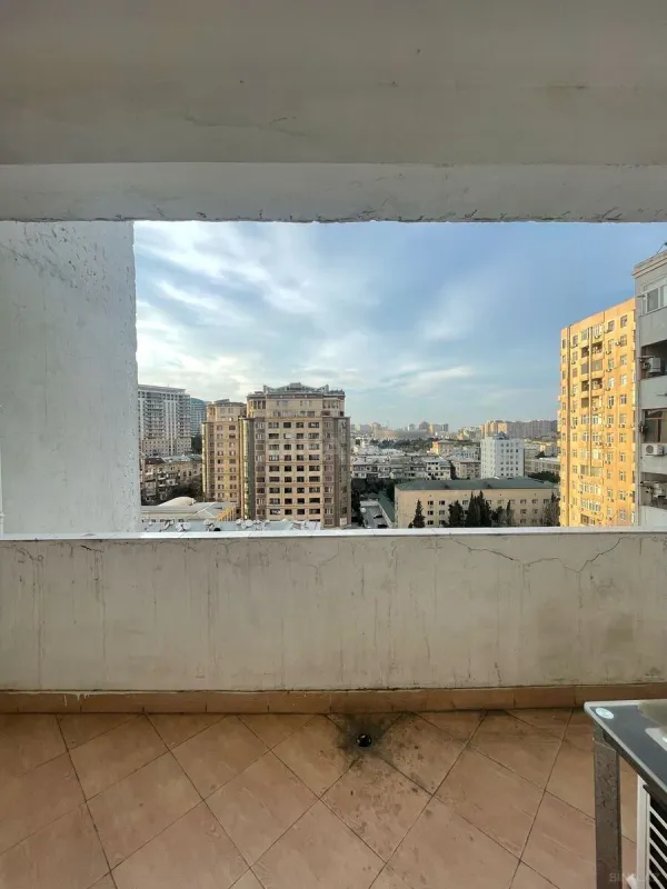 Satılır 3 otaqlı mənzil 140 m²