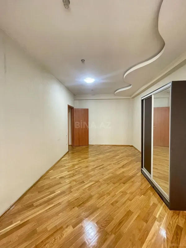 Satılır 3 otaqlı mənzil 140 m²