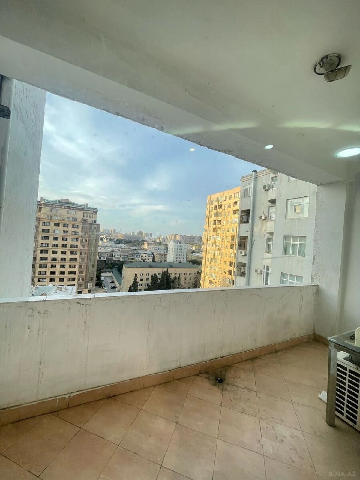 Satılır 3 otaqlı mənzil 140 m²