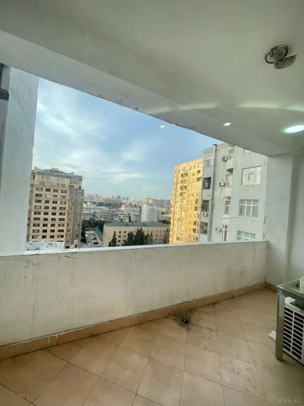 Satılır 3 otaqlı mənzil 140 m²