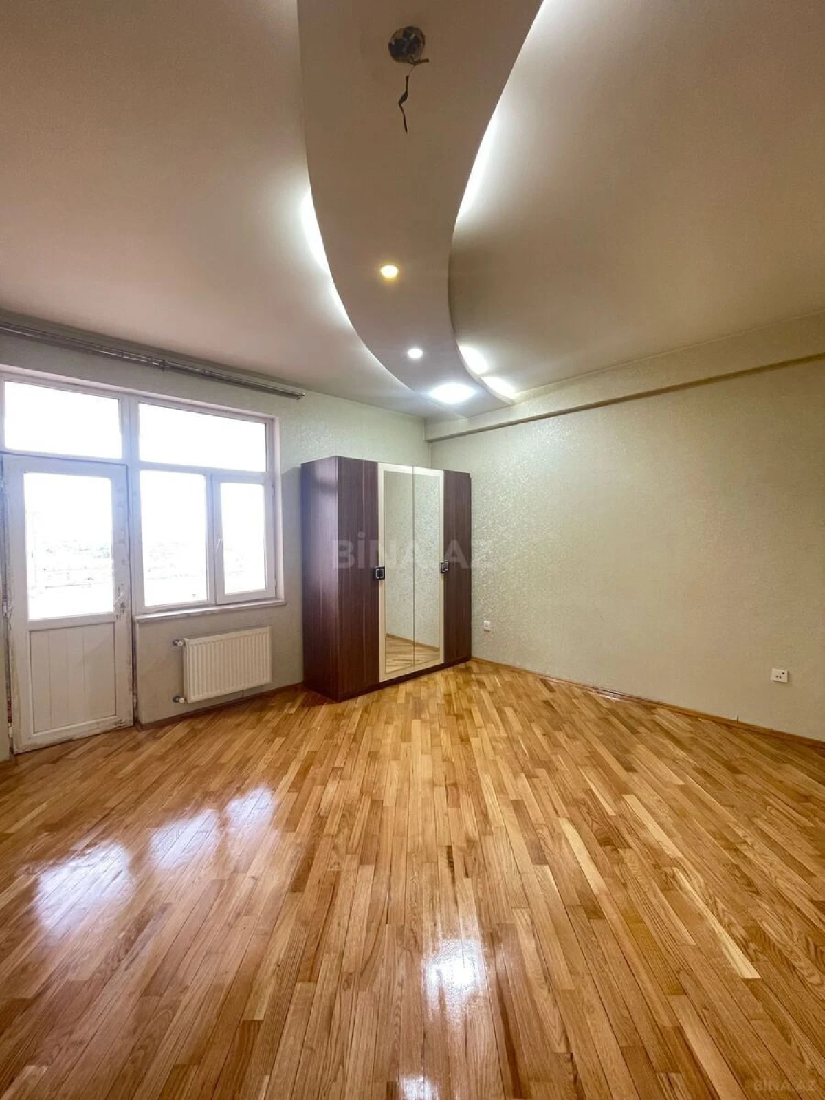 Satılır 3 otaqlı mənzil 140 m²