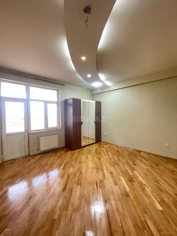 Satılır 3 otaqlı mənzil 140 m²