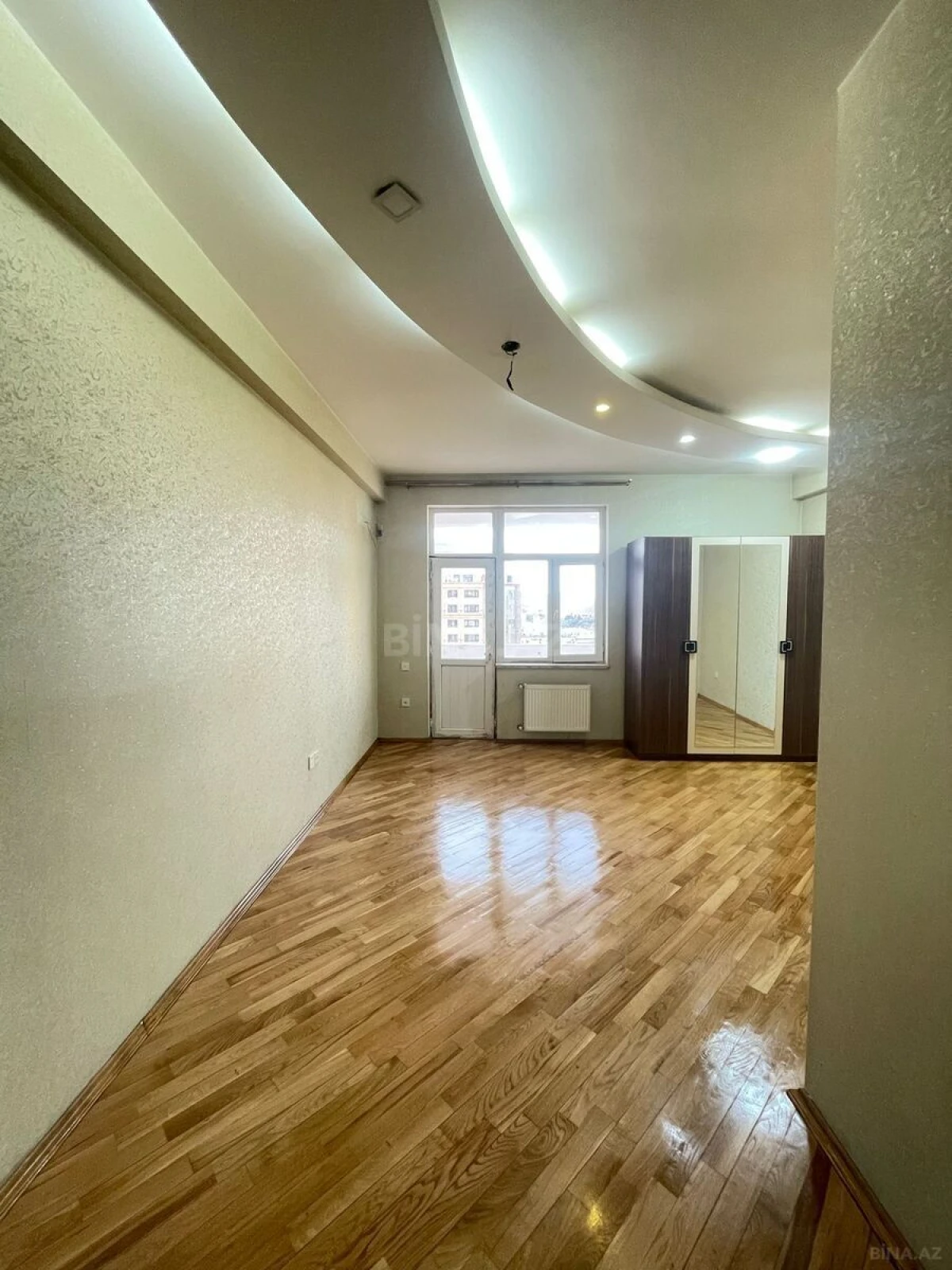Satılır 3 otaqlı mənzil 140 m²