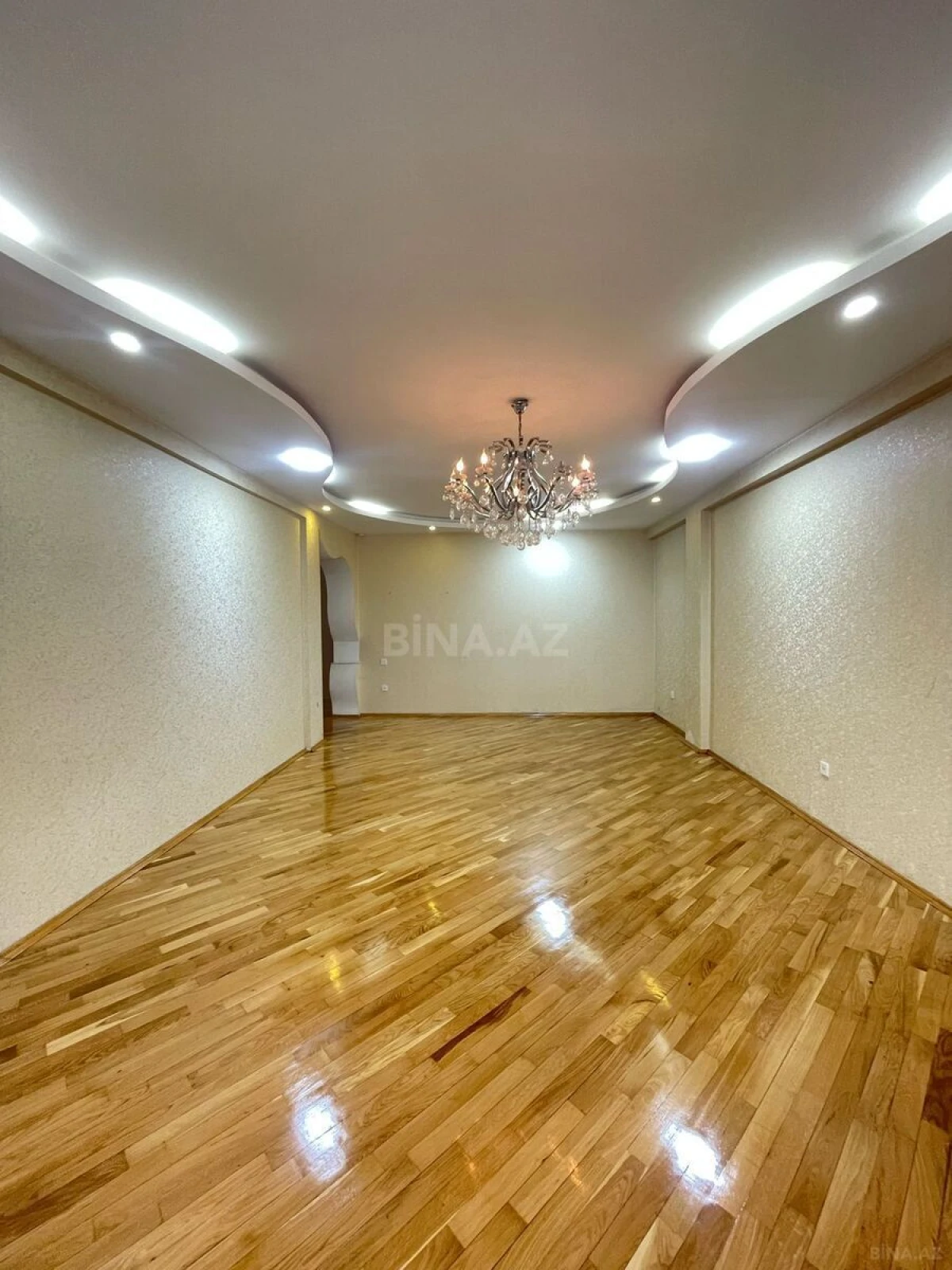Satılır 3 otaqlı mənzil 140 m²