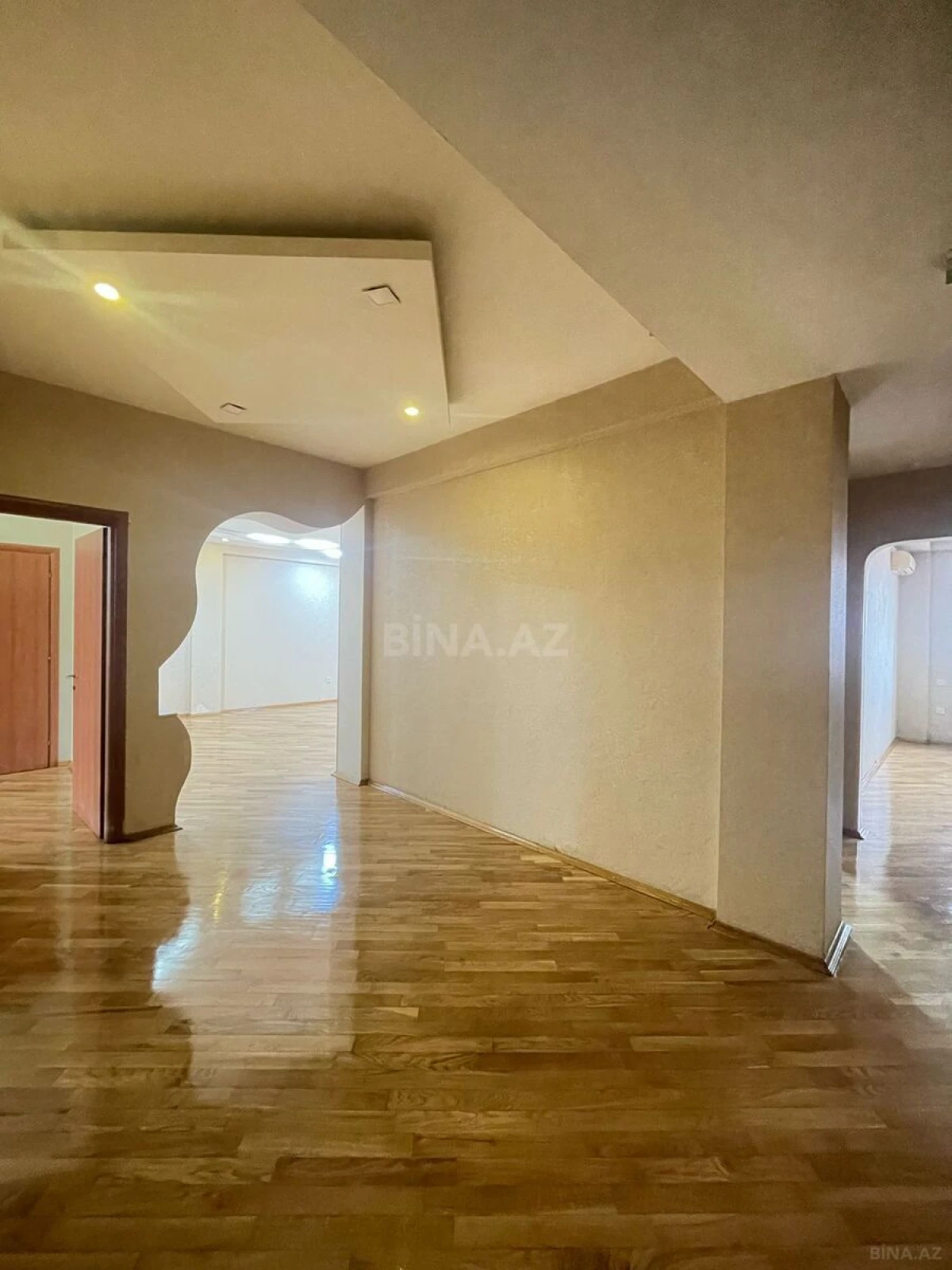 Satılır 3 otaqlı mənzil 140 m²