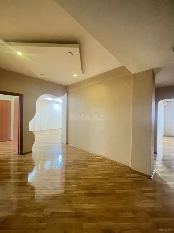 Satılır 3 otaqlı mənzil 140 m²