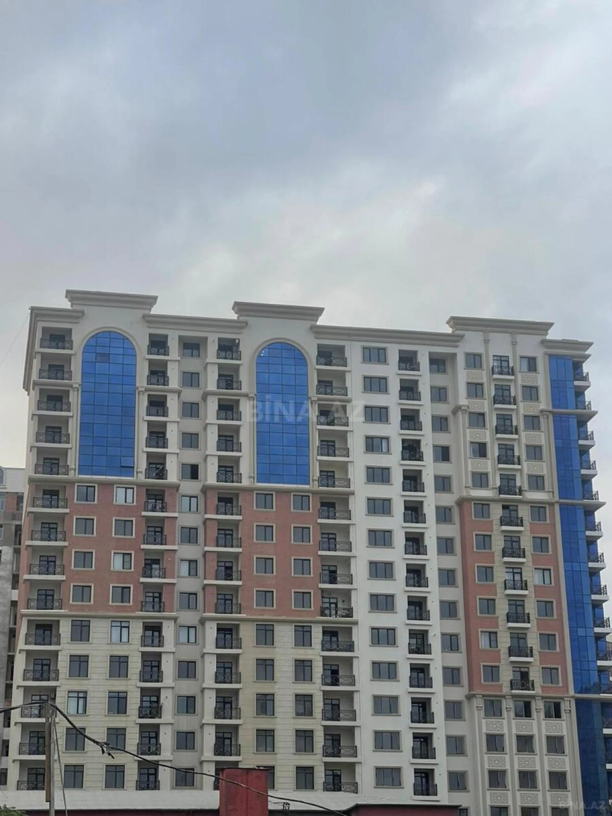 Satılır 3 otaqlı mənzil 153 m²