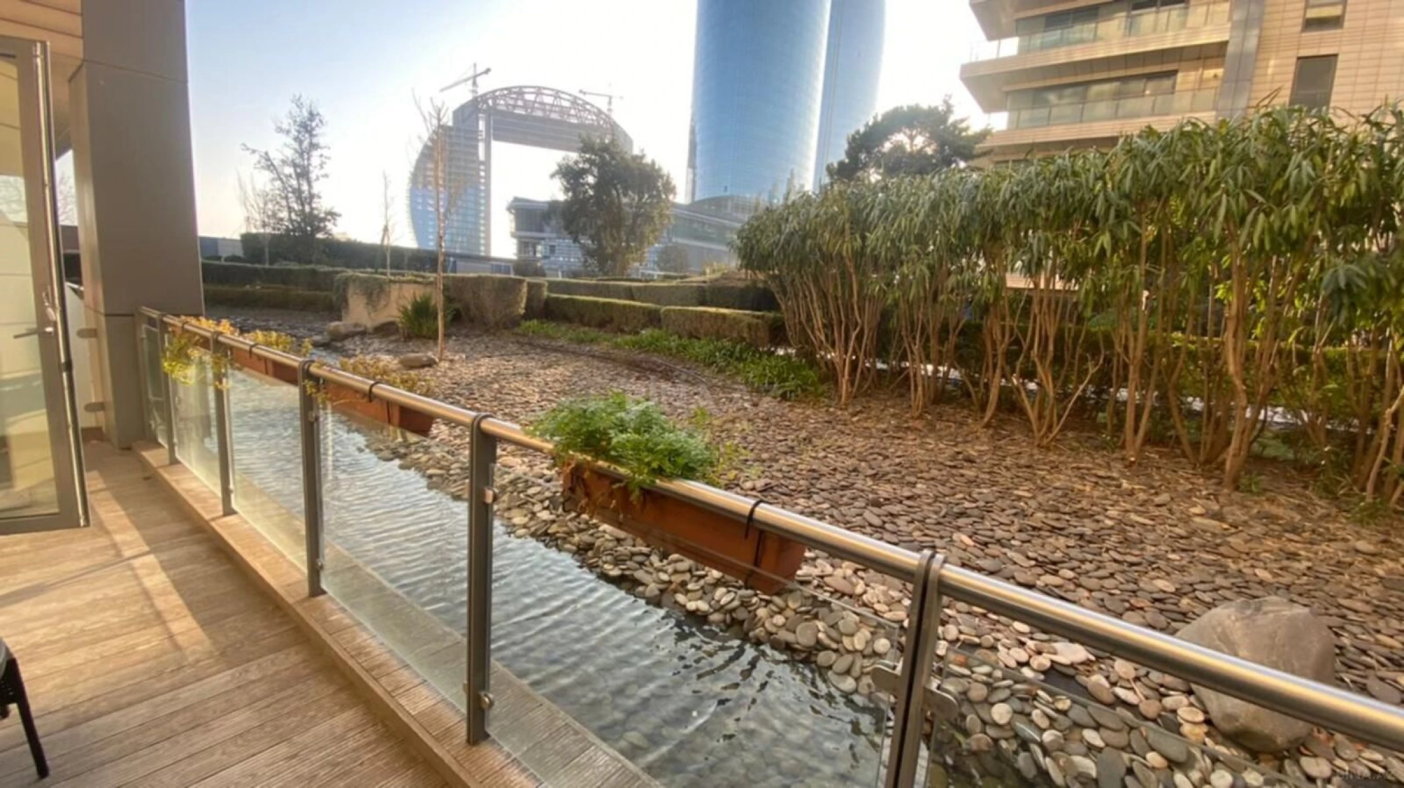 Satılır 2 otaqlı mənzil 98 m²