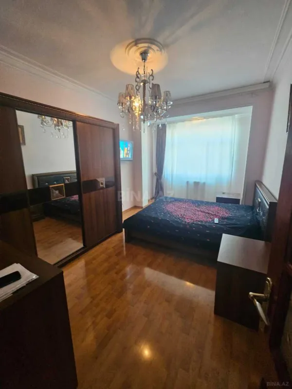 Satılır 4 otaqlı mənzil 120 m²
