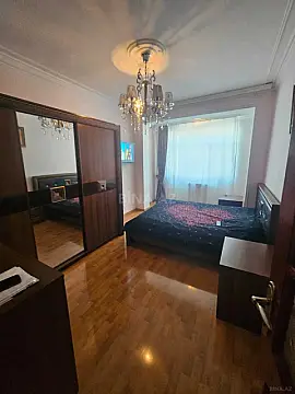 Satılır 4 otaqlı mənzil 120 m²