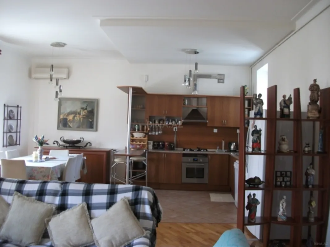 Satılır 3 otaqlı mənzil 110 m²