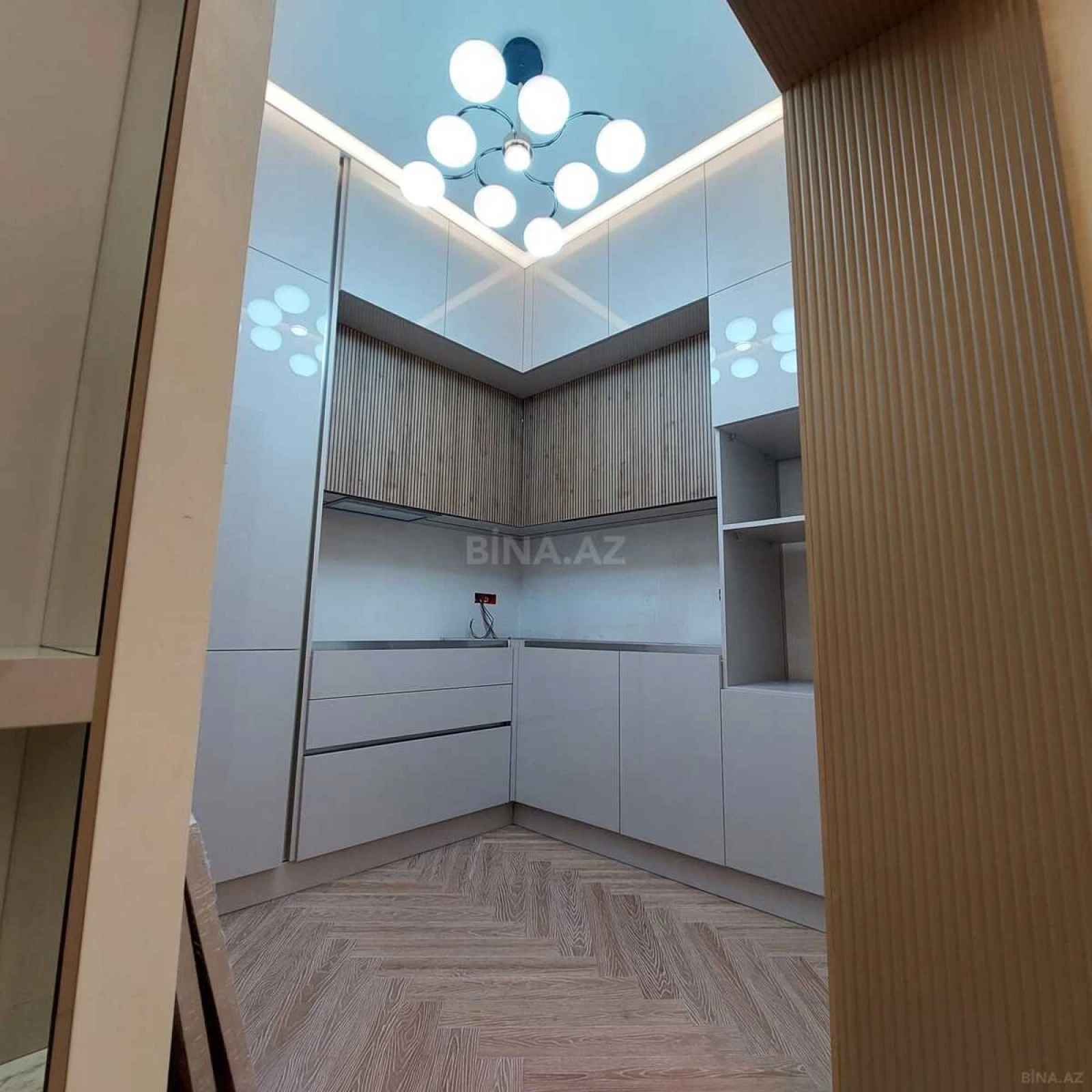 Satılır 2 otaqlı mənzil 68 m²