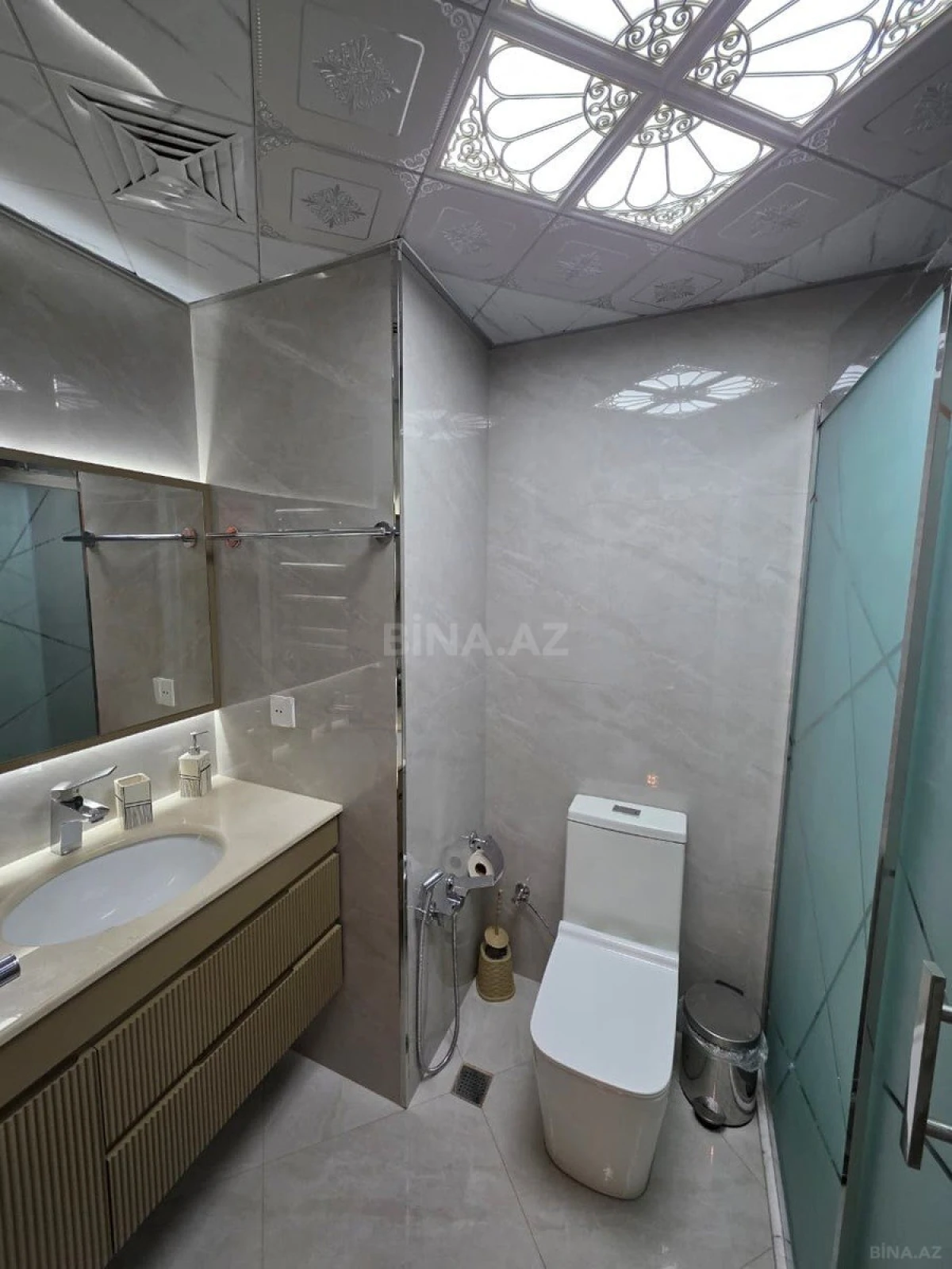 Kirayə verilir 2 otaqlı mənzil 80 m²