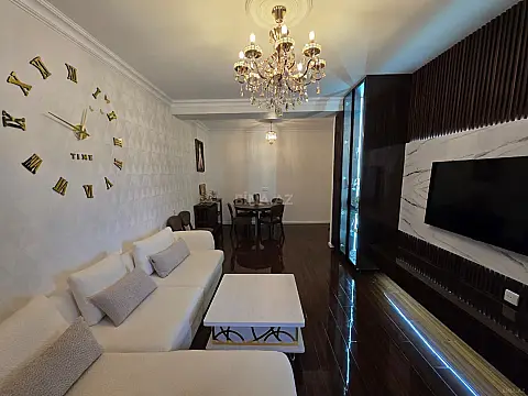 Kirayə verilir 2 otaqlı mənzil 80 m²