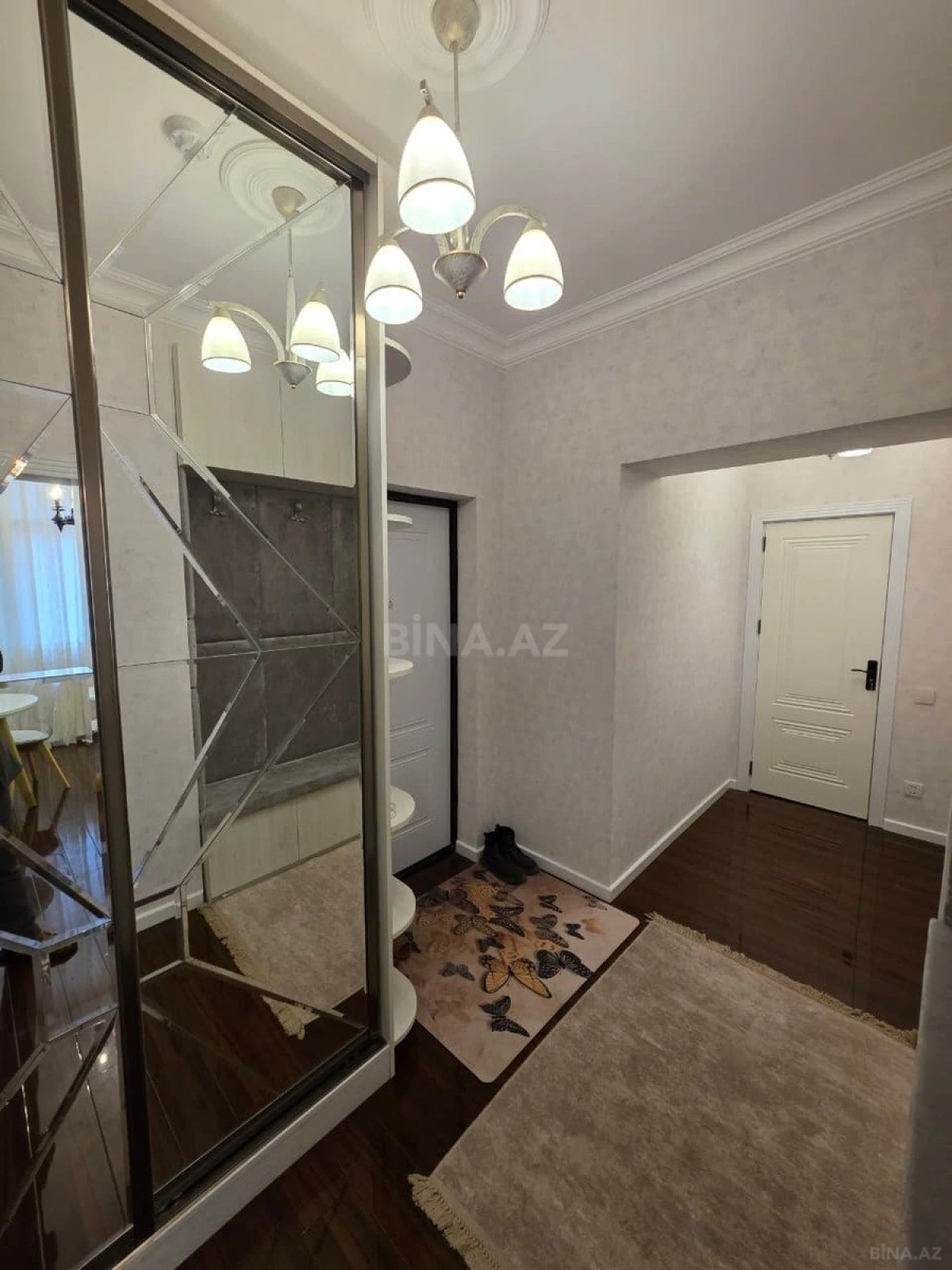 Kirayə verilir 2 otaqlı mənzil 80 m²