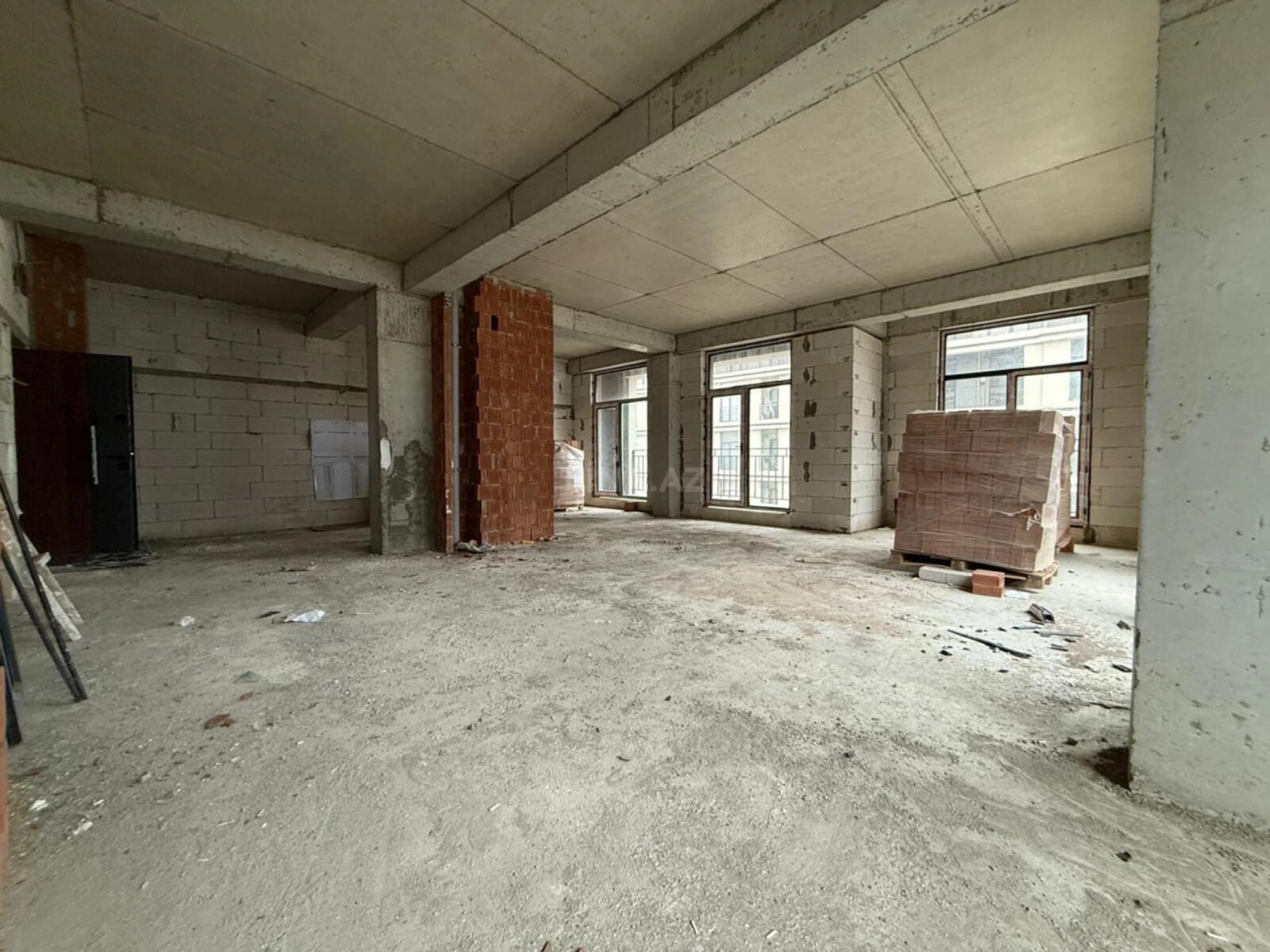 Satılır 3 otaqlı mənzil 104 m²