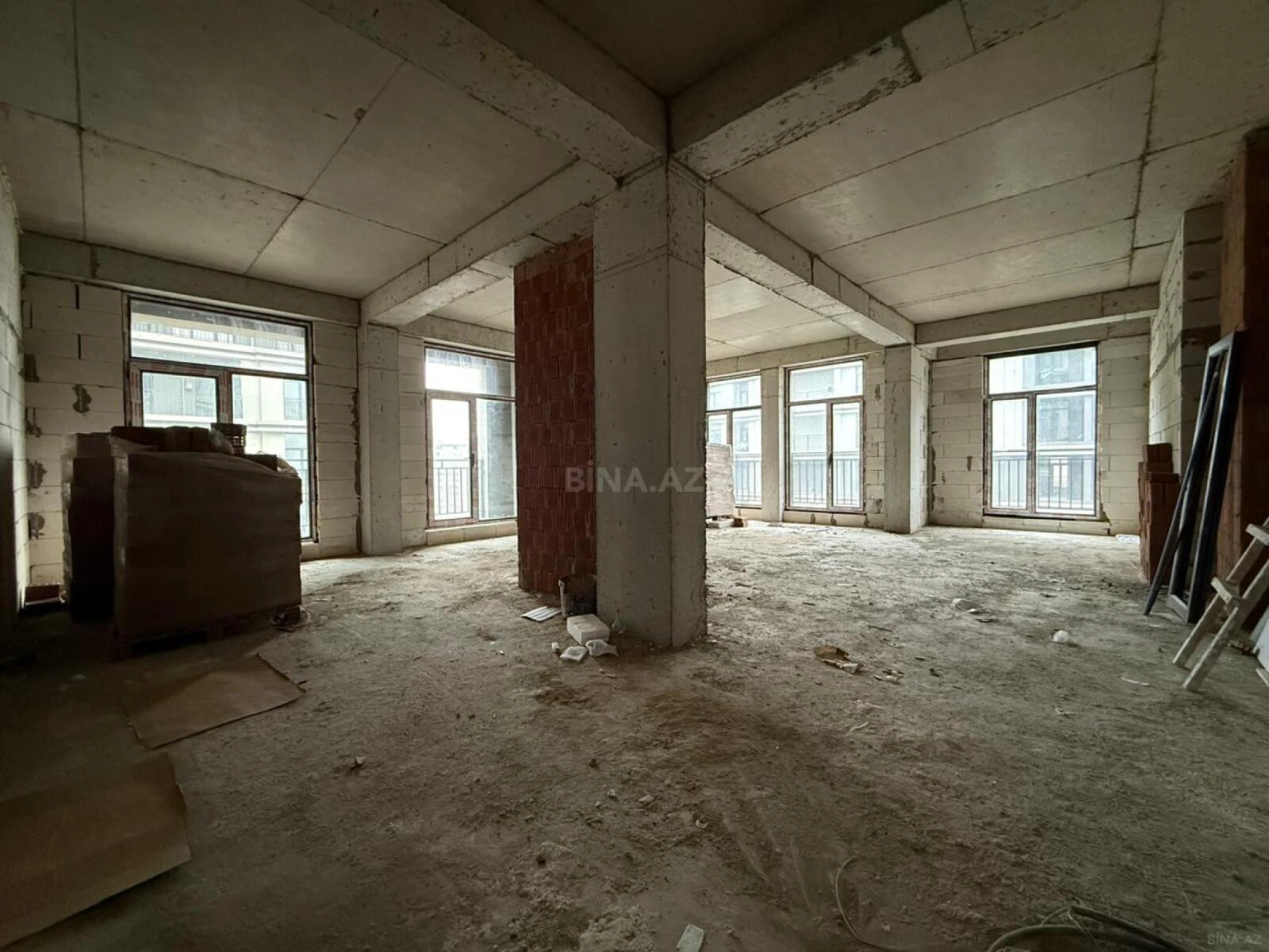 Satılır 3 otaqlı mənzil 104 m²