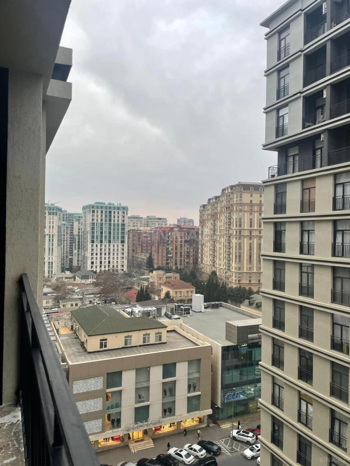Satılır 3 otaqlı mənzil 104 m²