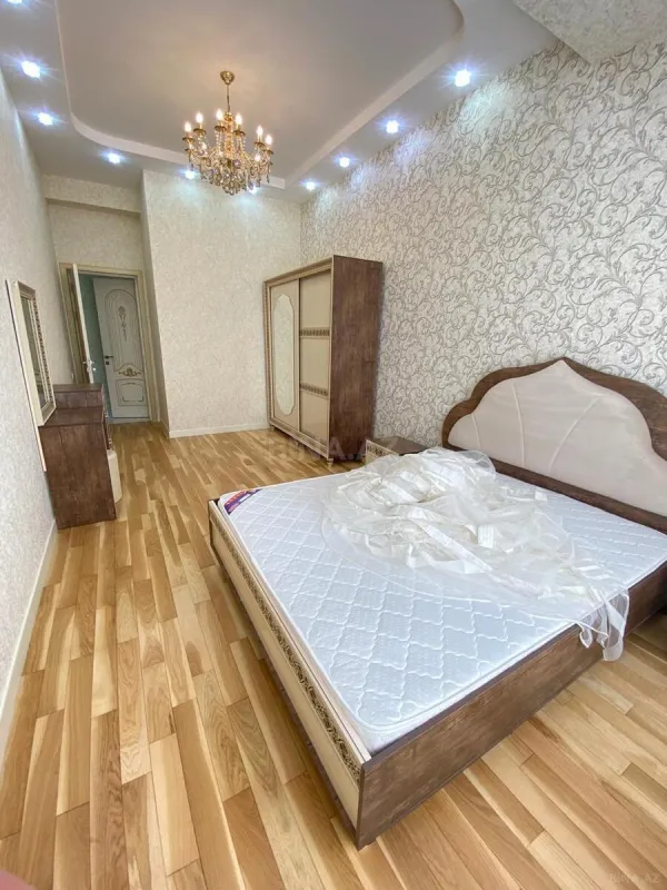 Kirayə verilir 2 otaqlı mənzil 80 m²