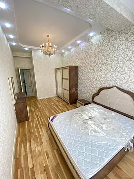Kirayə verilir 2 otaqlı mənzil 80 m²