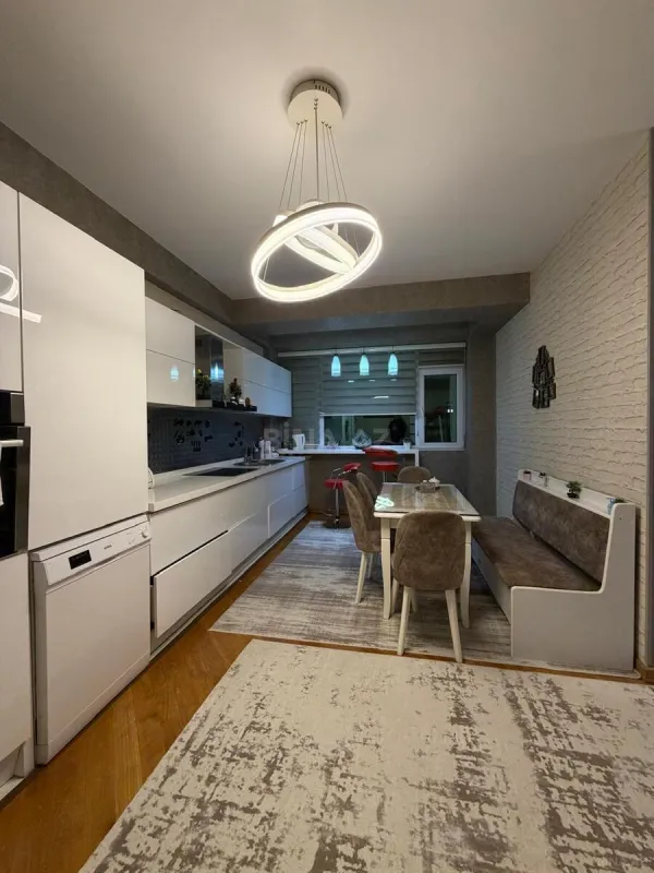 Satılır 3 otaqlı mənzil 97 m²
