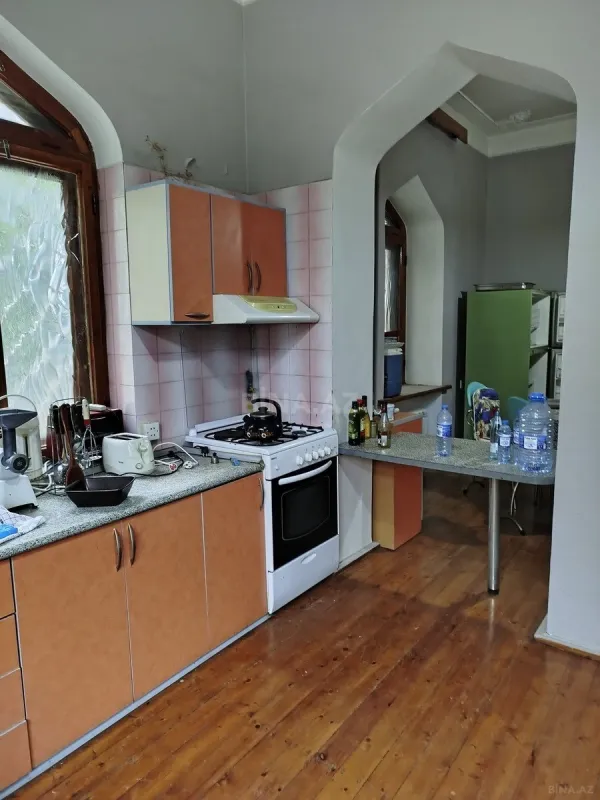 Satılır 7 otaqlı həyət evi 240 m²