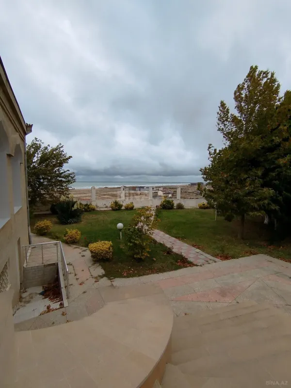 Satılır 7 otaqlı həyət evi 240 m²