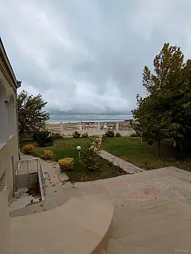 Satılır 7 otaqlı həyət evi 240 m²