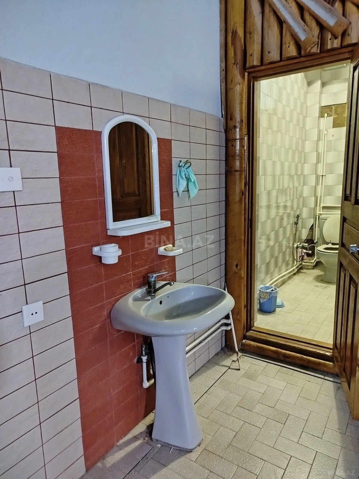 Satılır 7 otaqlı həyət evi 240 m²