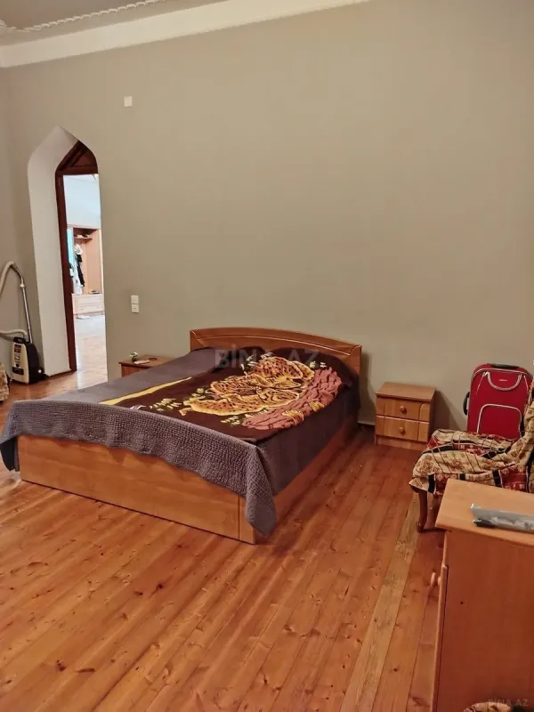 Satılır 7 otaqlı həyət evi 240 m²