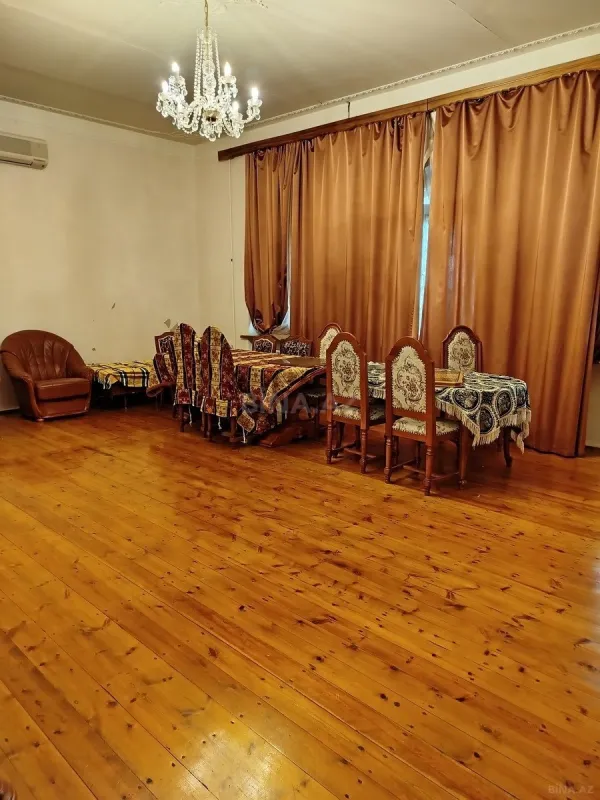 Satılır 7 otaqlı həyət evi 240 m²