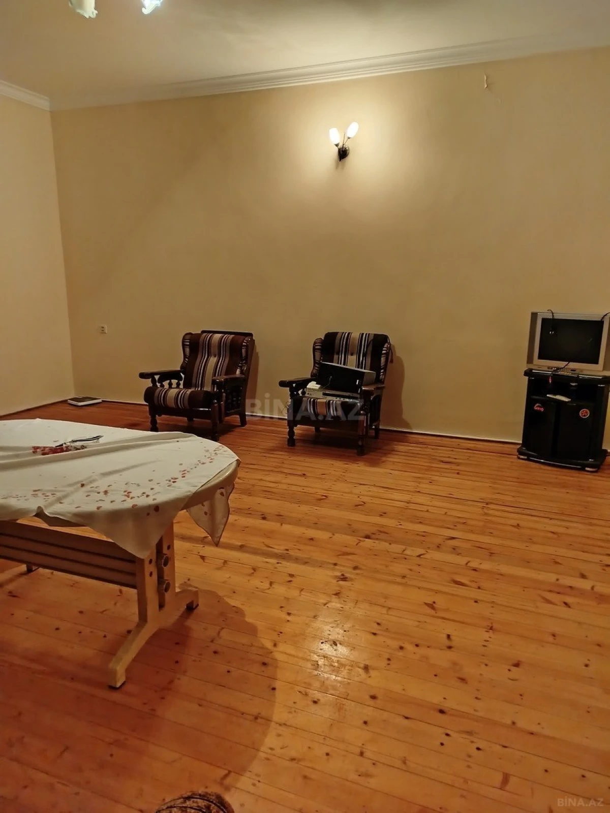 Satılır 7 otaqlı həyət evi 240 m²