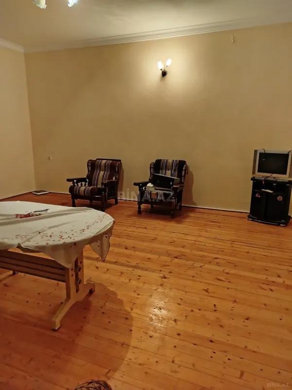 Satılır 7 otaqlı həyət evi 240 m²