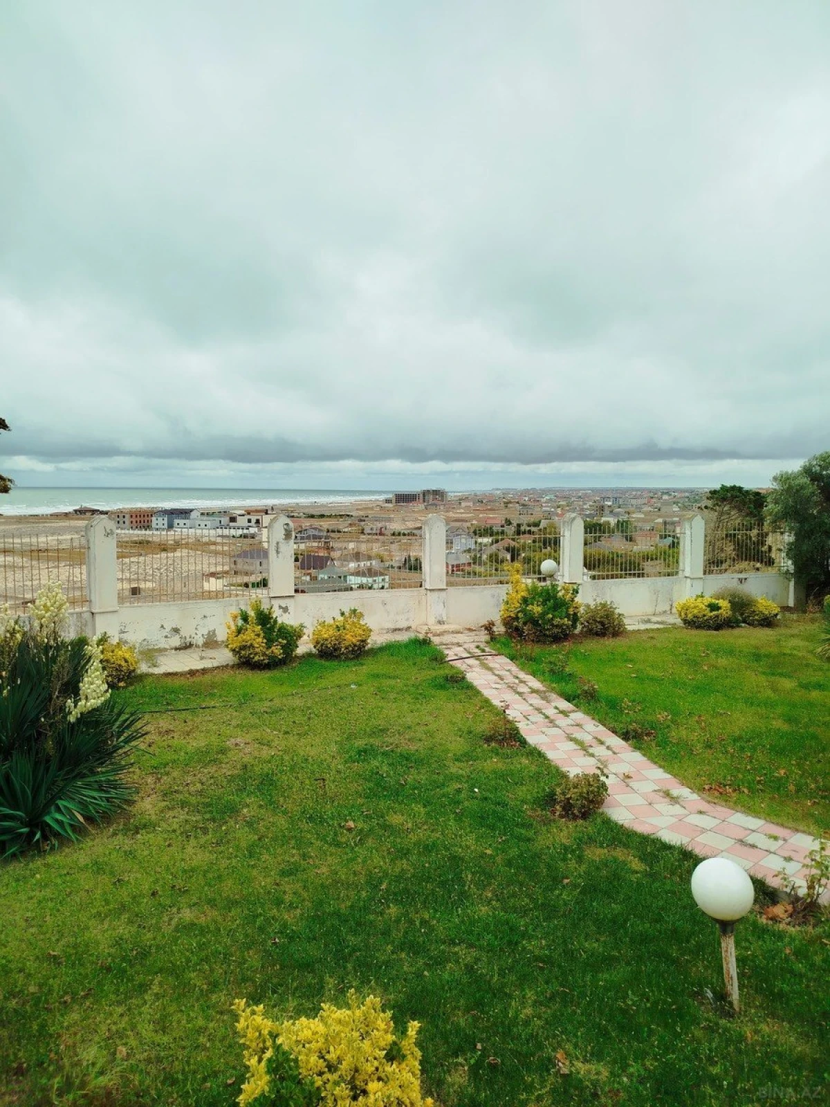 Satılır 7 otaqlı həyət evi 240 m²