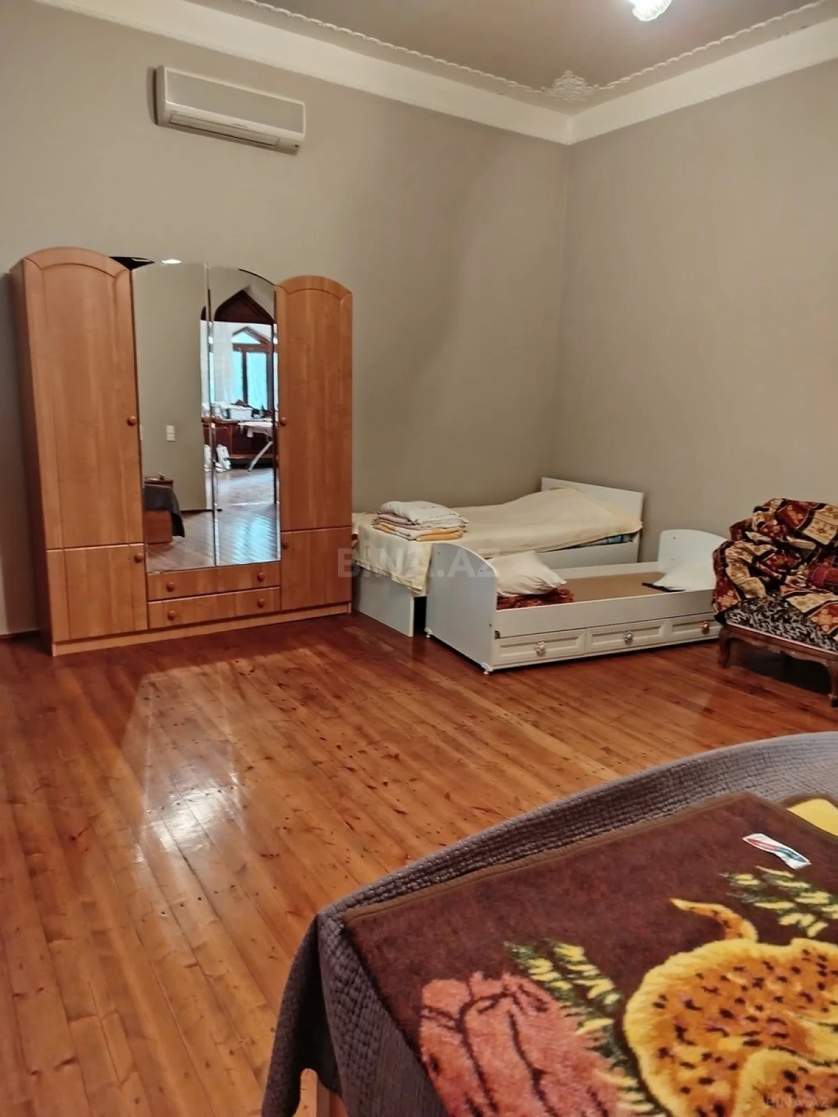 Satılır 7 otaqlı həyət evi 240 m²
