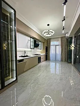 Satılır 4 otaqlı mənzil 195 m² — Bakı 4 otaq 195.00 m²