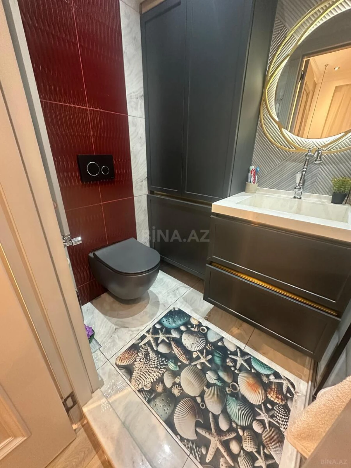 Satılır 4 otaqlı mənzil 135 m²