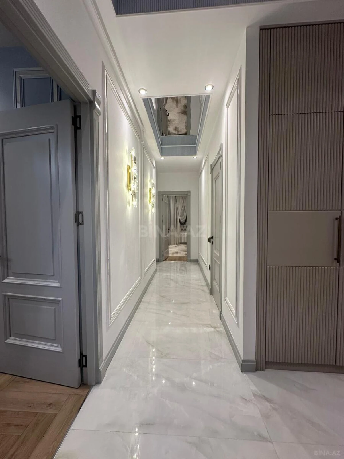 Satılır 4 otaqlı mənzil 135 m²