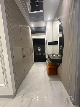 Satılır 4 otaqlı mənzil 135 m²