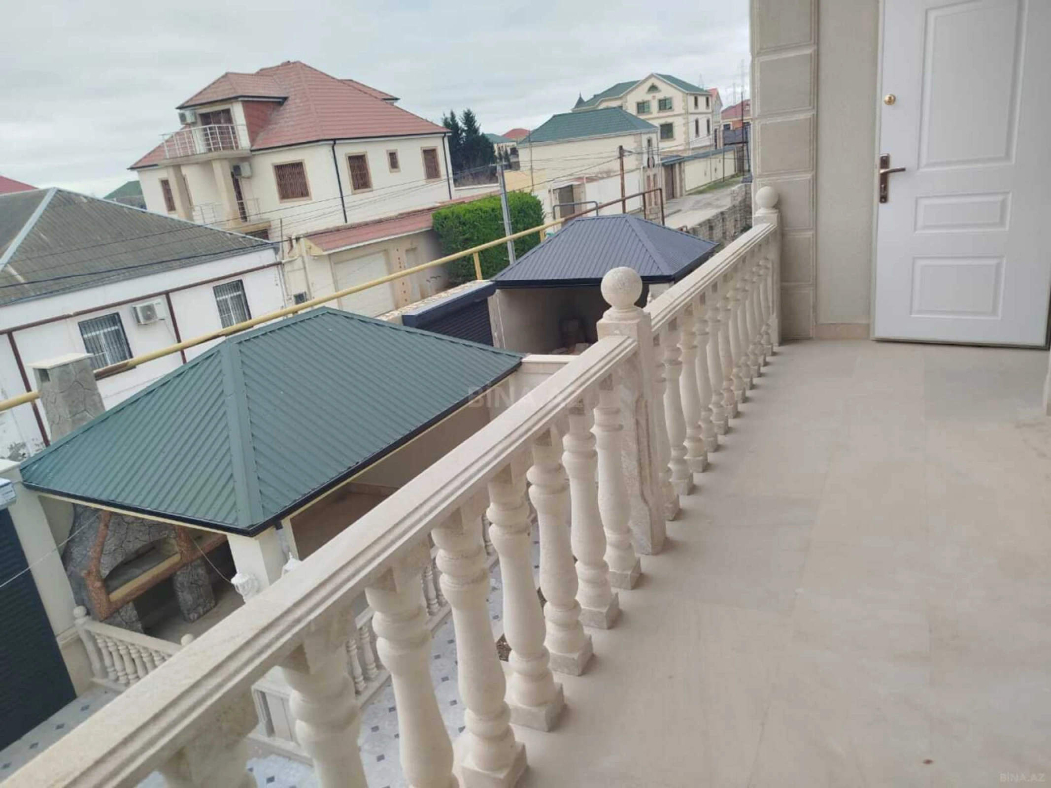 Satılır 5 otaqlı həyət evi 160 m²