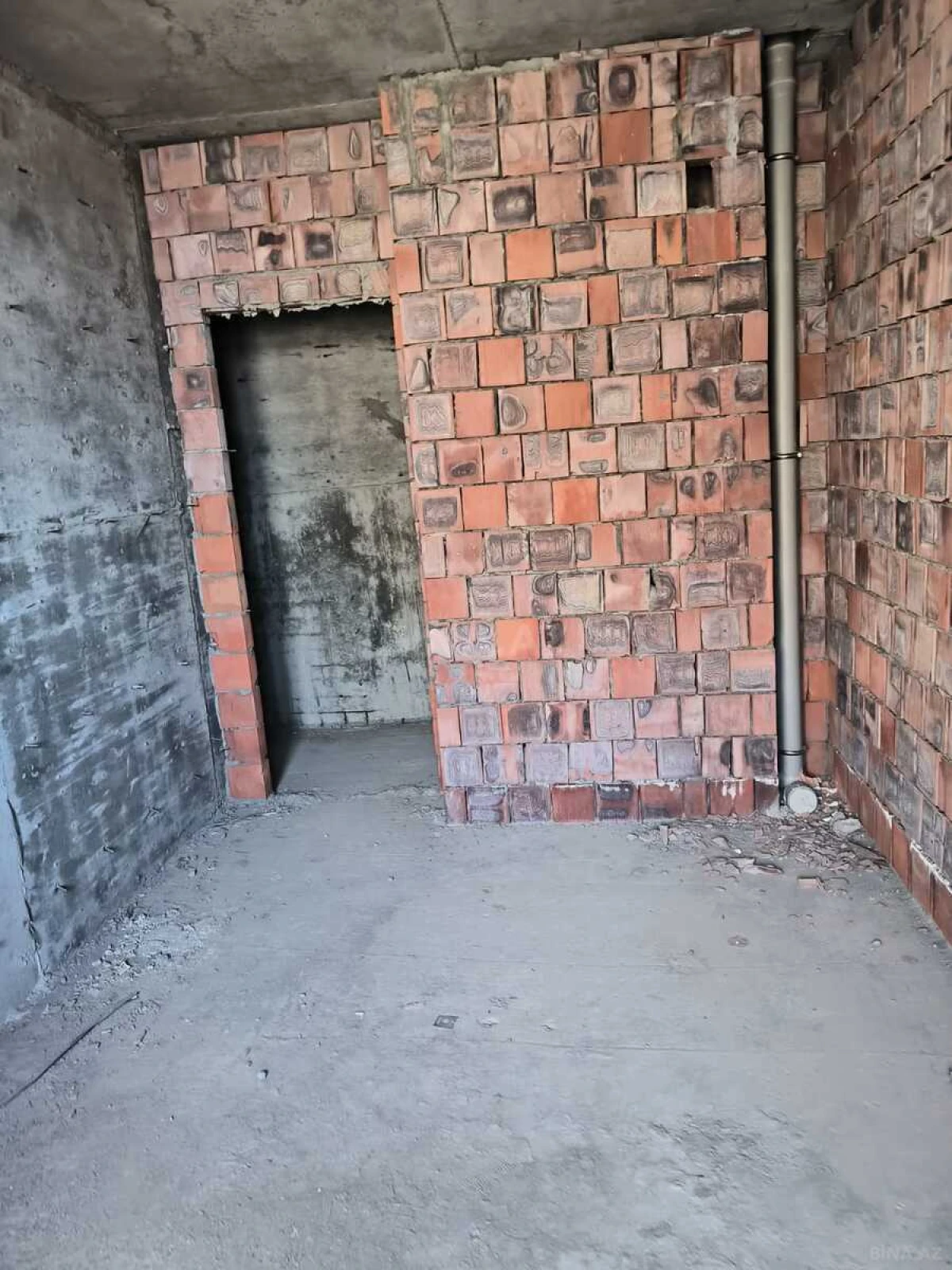 Satılır 4 otaqlı mənzil 186 m²