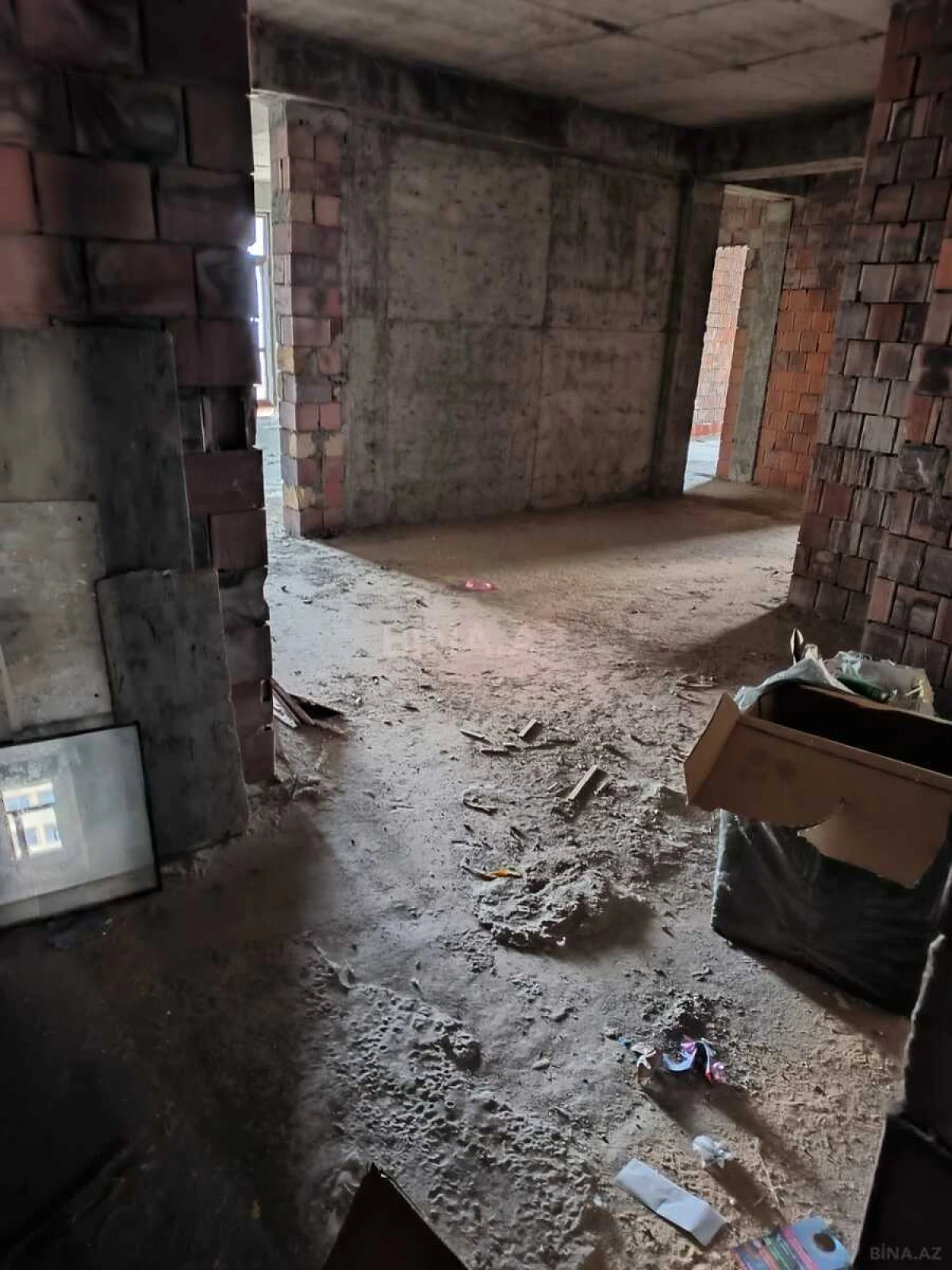 Satılır 4 otaqlı mənzil 186 m²