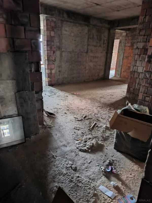 Satılır 4 otaqlı mənzil 186 m²