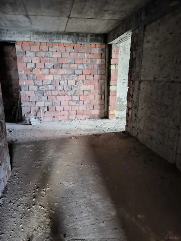 Satılır 4 otaqlı mənzil 186 m²