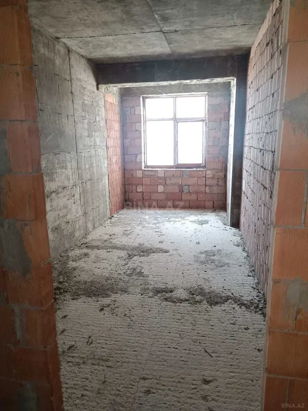 Satılır 4 otaqlı mənzil 186 m²