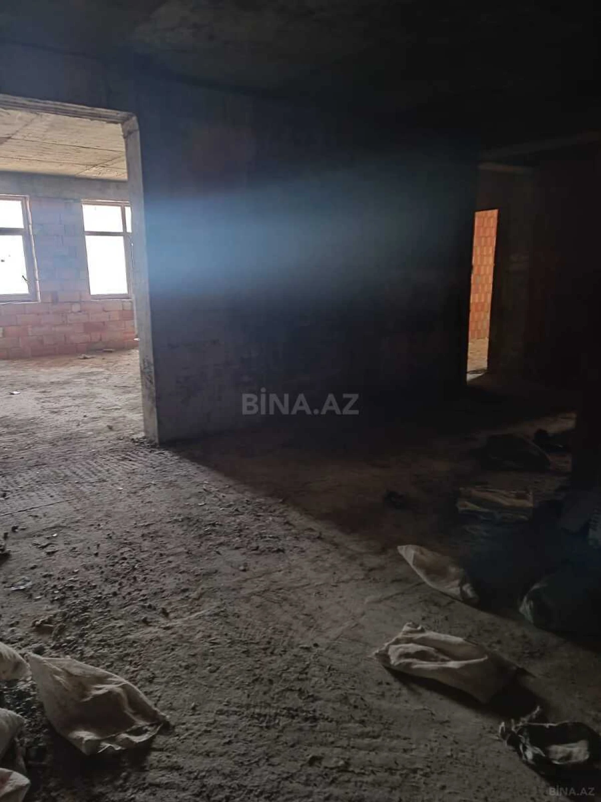 Satılır 4 otaqlı mənzil 186 m²