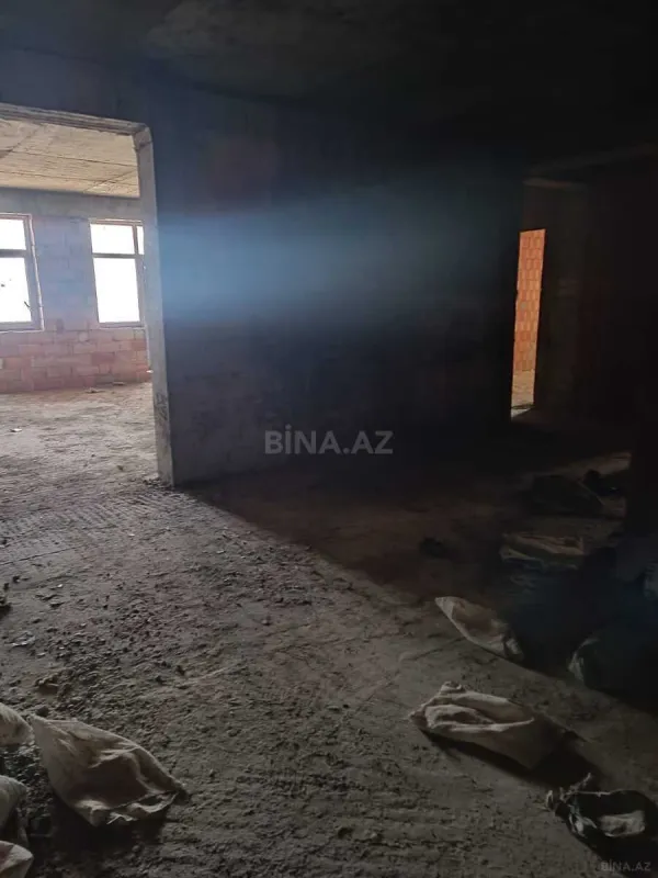 Satılır 4 otaqlı mənzil 186 m²