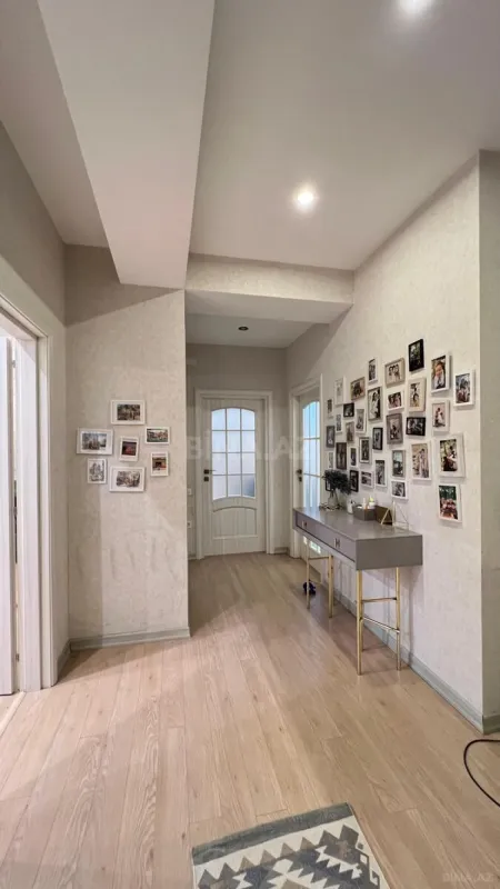 Satılır 5 otaqlı mənzil 240 m²