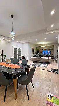 Satılır 5 otaqlı mənzil 240 m²